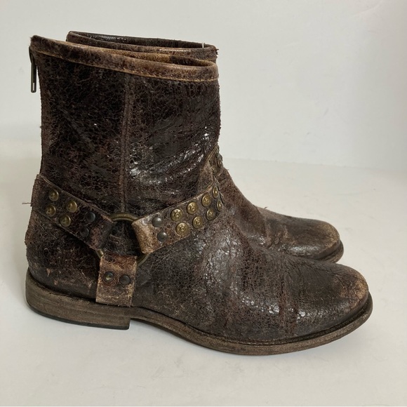 FRYE WOMEN'S PHILLIP STUDDED HARNESS BOOTS ROUND TOE Crackled Leather 9.5 Brown - Picture 5 of 15